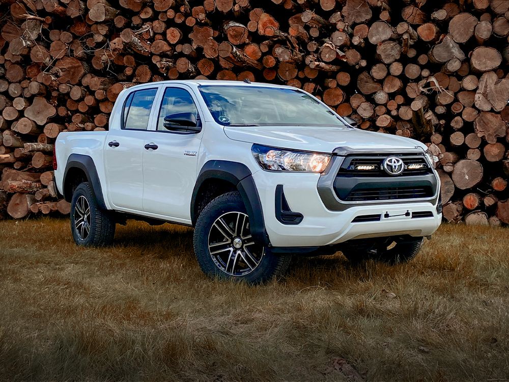 Toyota Hilux (2021+) Grillsett - Linear-6